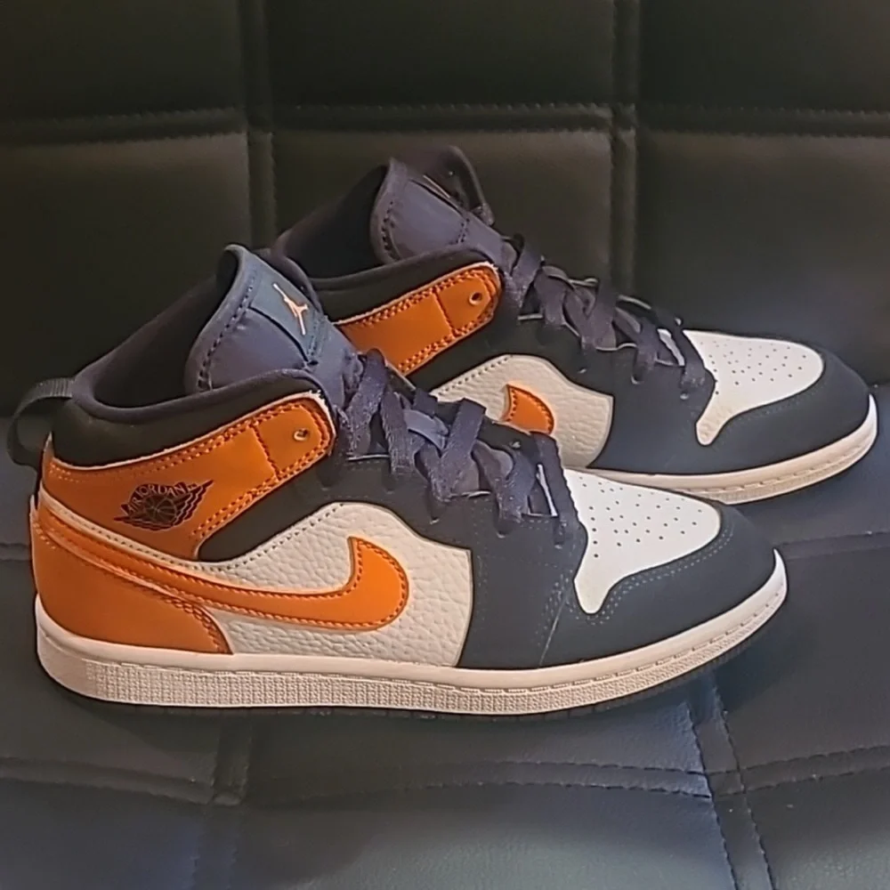 Jordan 1 Mid “Shattered Backboard”
